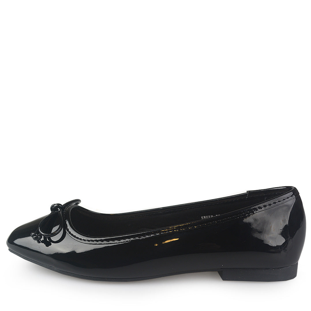 Mia black sales flats